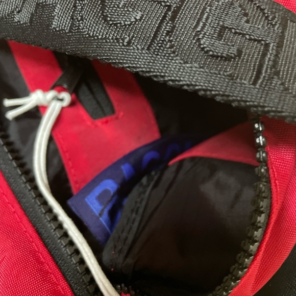 NWT BAGGU Medium Nylon Crescent Bag - Candy Apple - Picture 12 of 13